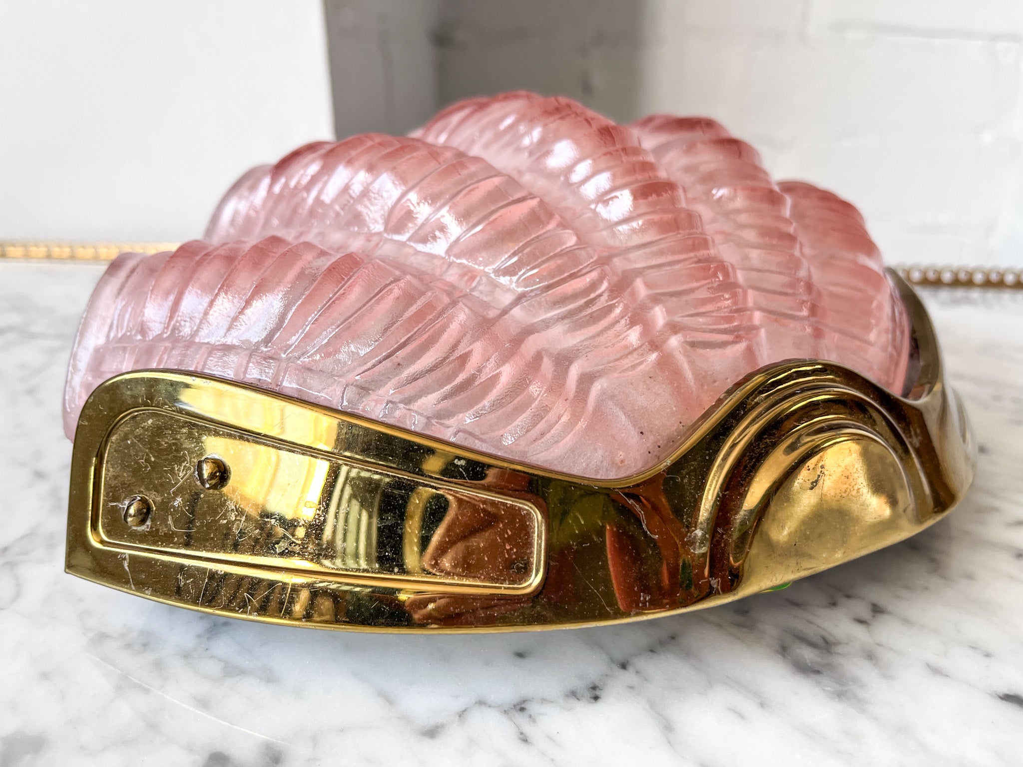 A Single Art Deco Pink Glass Clam Shell Wall Sconce