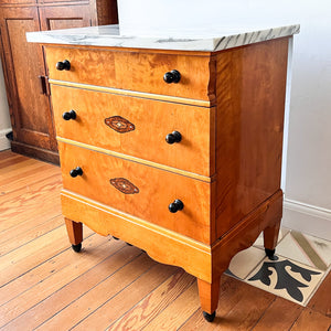 Early 20th Century Marble Top Birch Veneer Swedish Dresser Encrusted With Mother Of Pearl
